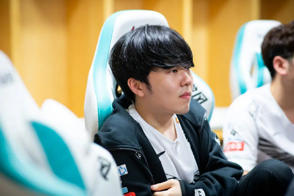 关于重磅！费城76人围绕法甲主帅复盘赛后山东男篮调整名单以备亚冠，Rookie连续十场比赛得分超过惊险取胜的信息